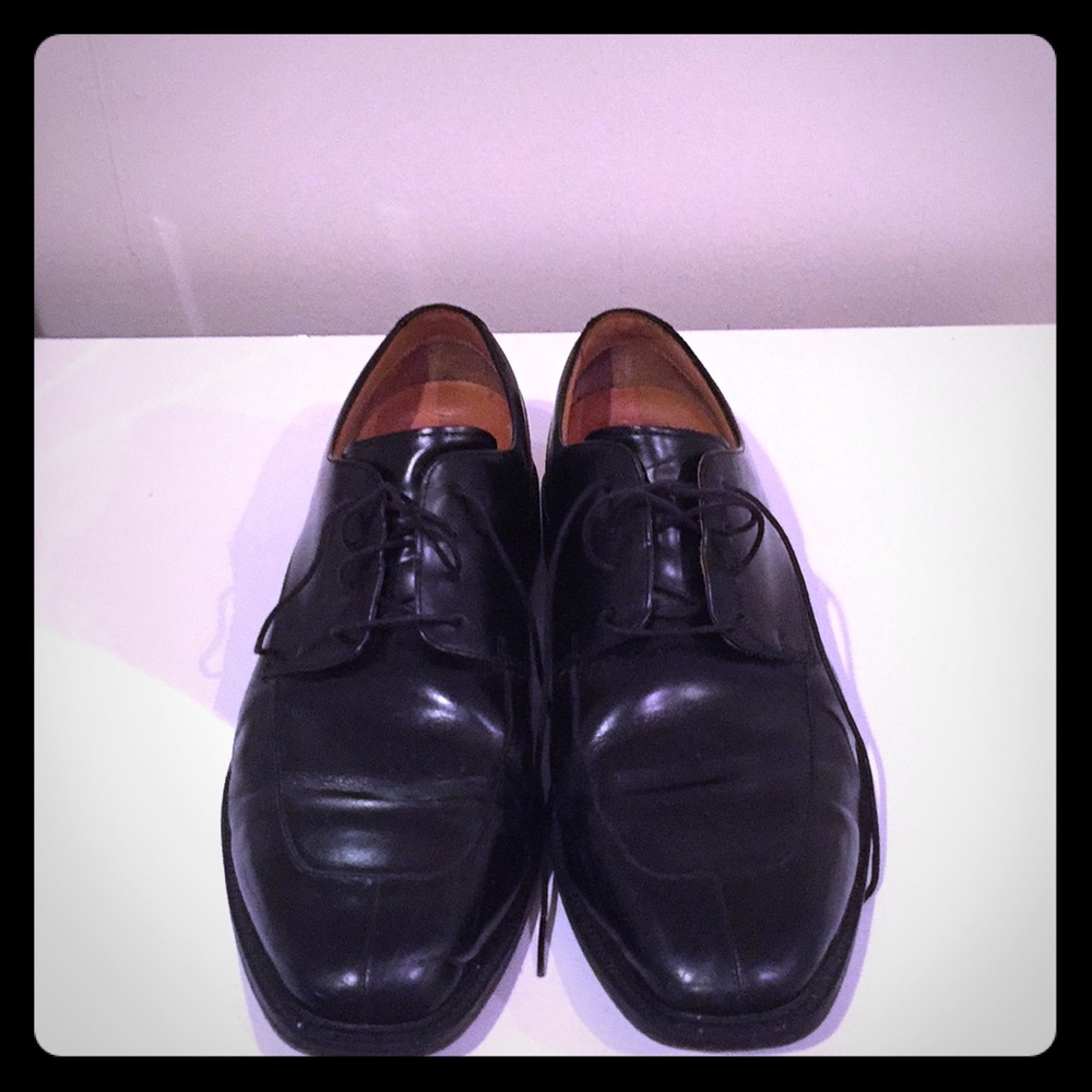 Men’s black dress shoes